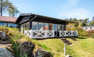 Lovely home in Allinge 2