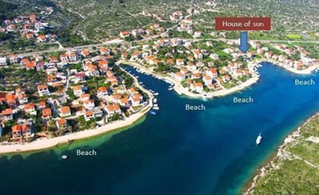 Großes, strandnahes Ferienhaus in Podglavica 3