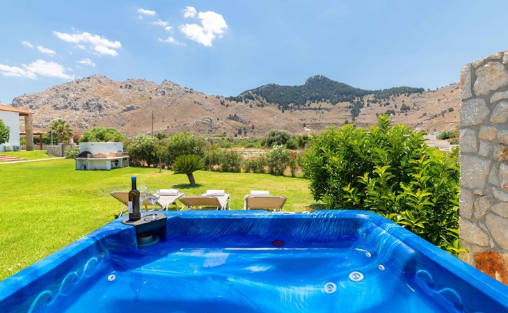 in Kolympia mit privatem Garten 1