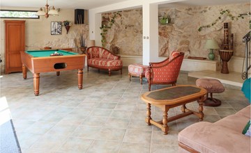 Stunning home in Rochefort-du-Gard 3