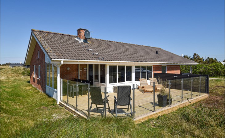Gorgeous home in Hvide Sande with sauna 1