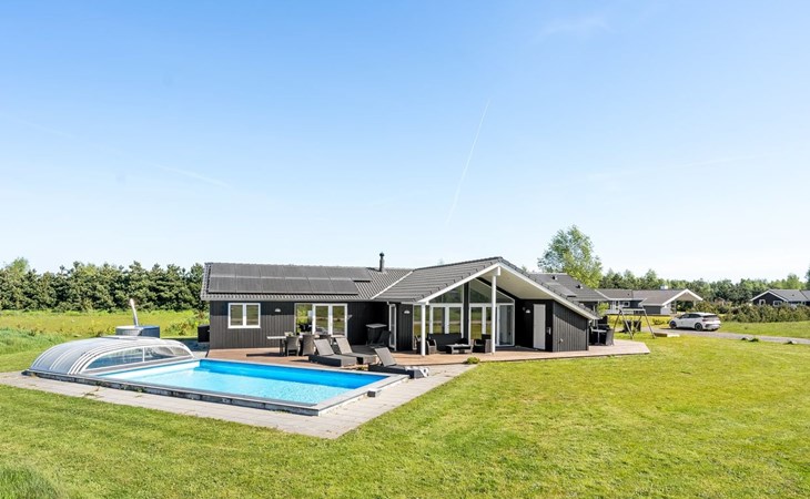 "Kiersten" - 800m from the sea 1