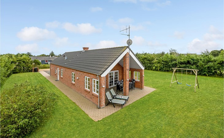 Beautiful home in Tarm with WiFi 1