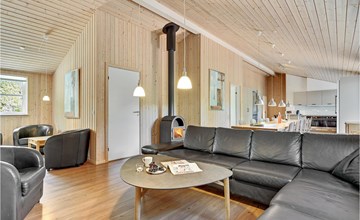 8 bedroom stunning home in Ebeltoft 3