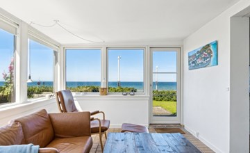 "Susan" - 20m from the sea 2