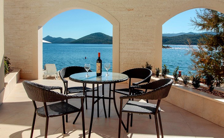 Beach front apartment in Klek with WiFi 1