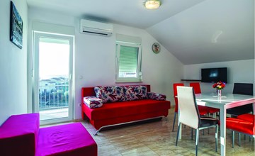 Nice apartment in Podstrana with house sea view 2