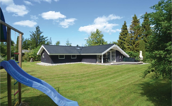 4 bedroom nice home in Idestrup 1