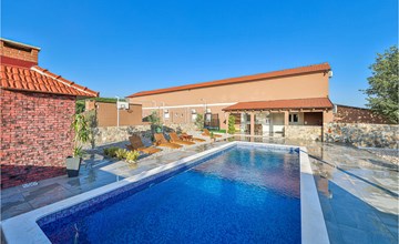 Beautiful home in Ugljane with WiFi 2