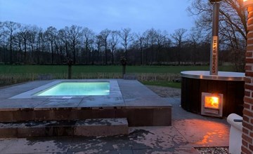 De Noteboom 6-persoons, verwarmd privé zwembad, hottub, overdekte lounge met haard, panorama sauna, sunshower, luxe, wifi 3