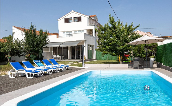Cozy home in Dugopolje 1
