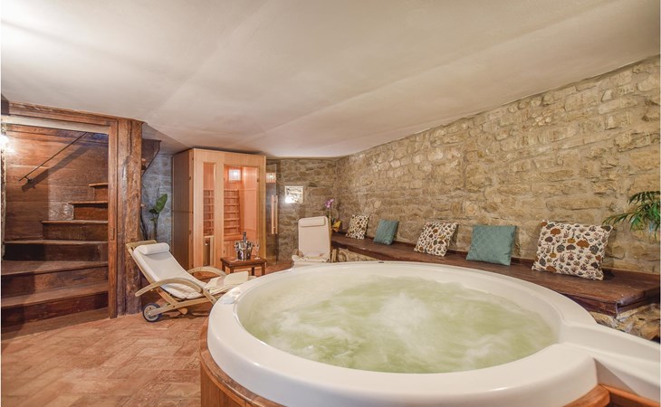 Romantic home in Comano (MS) with sauna 1