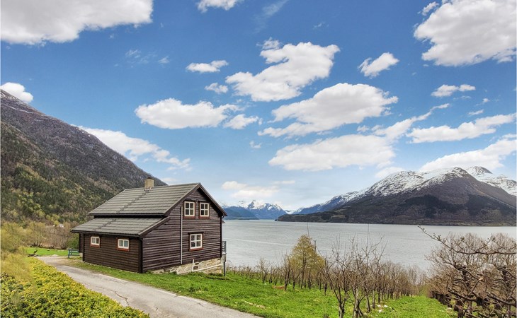 Beautiful home in Vallavik with kitchen 1