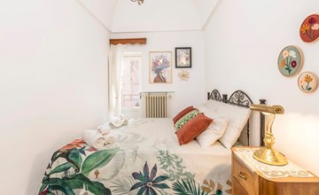 Oma Im Haus in der Mitte 2