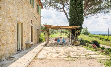 5 bedroom gorgeous home in Arezzo 2