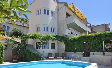 Geräumiges Ferienhaus in Omiš mit Privatem Pool 2