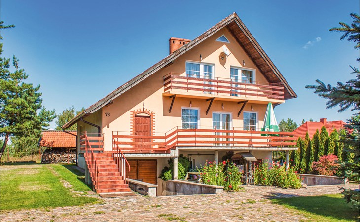 Cozy home in Orzysz with lake view 1