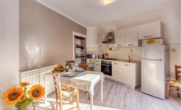 Awesome apartment in Gioviano -LU- 3