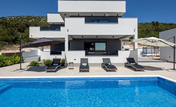 Villa Bura mit Pool und tollem Ausblick 3