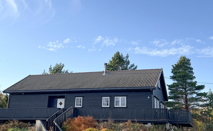 5 bedroom cozy home in Lyngdal 1
