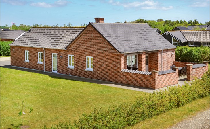 Lovely home in Tarm with kitchen 1