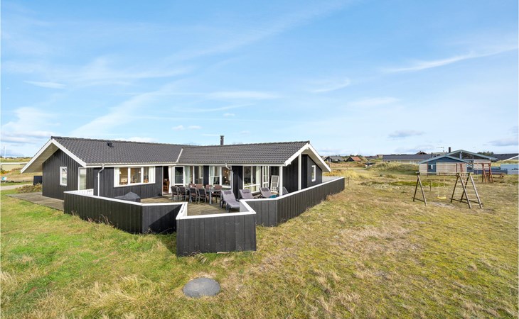 4 bedroom awesome home in Hvide Sande 1