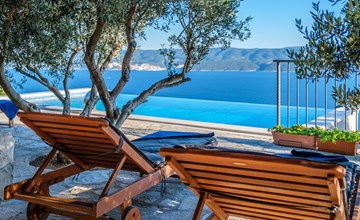 Stunning villa by the sea for 8 guests 3