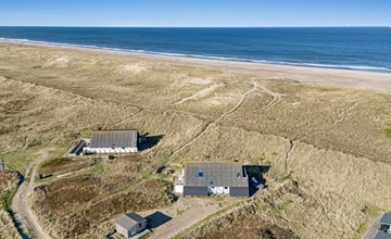 "Kurt" - 75m from the sea 3