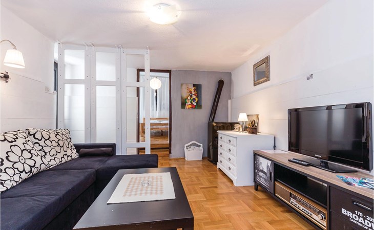Awesome apartment in Novi Vinodolski 1