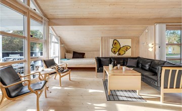 4 bedroom cozy home in Aakirkeby 3