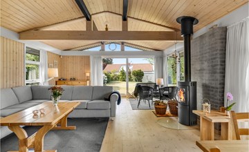 Beautiful home in Dronningmølle 3