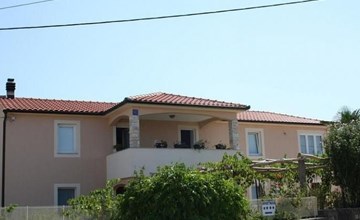 Große Wohnung in Gabonjin mit Großem Garten 2