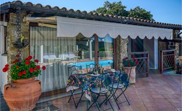 Awesome home in Castiglione della Pesc 2