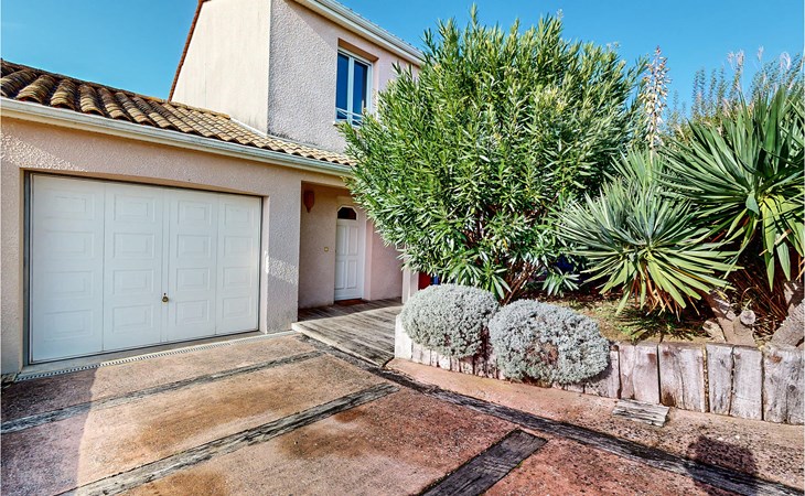 Beautiful home in Royan with WiFi 1