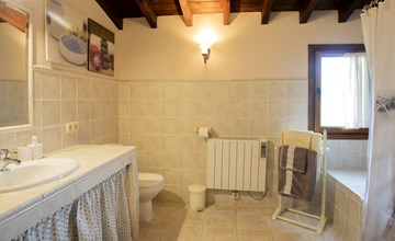 Cans of Wine - 1 hab. 2