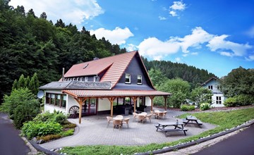 Huize Schutzbach XL - luxe vakantiehuis in de natuur van Duitsland 2