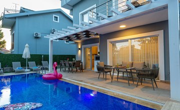 Große für Villa bis zu 9 Personen 3