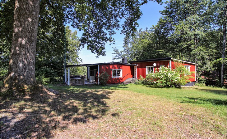 Awesome home in åsljunga with kitchen 1
