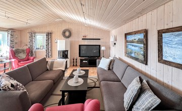 4 bedroom gorgeous home in Reinli 2