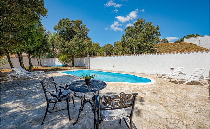 3 bedroom beautiful home in Pavicini 1