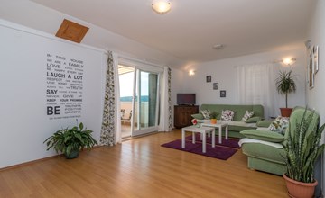 "Emelie" mit Blick auf das Wasser 2