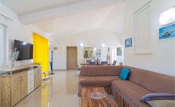 Gorgeous apartment in Vrboska 3