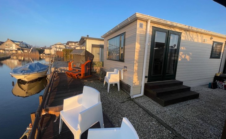 Chalet Welcome direkt am Wasser mit eigenem Steig 1