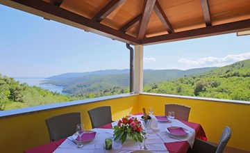 mit eigenem Pool und schönem Meerblick 3