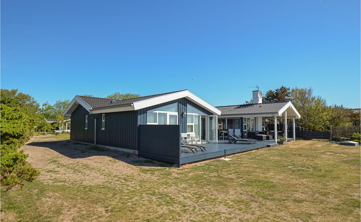 4 bedroom beach front home in Ebeltoft 1