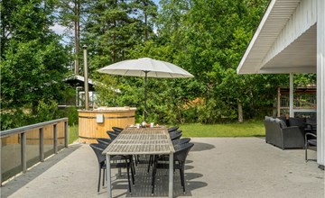 4 bedroom stunning home in Glesborg 2