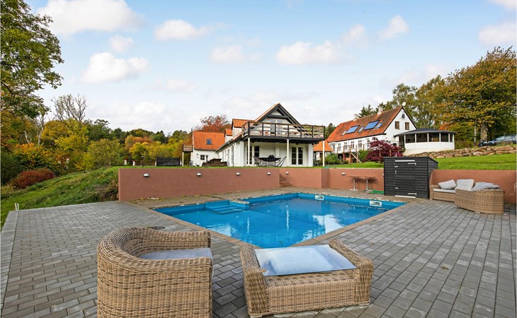 6 bedroom cozy home in Gudhjem 1