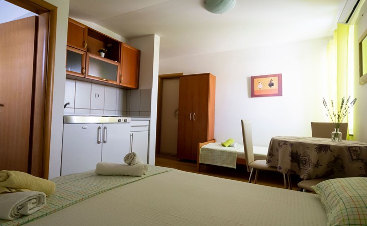 Buka Calm VII' Studio 1