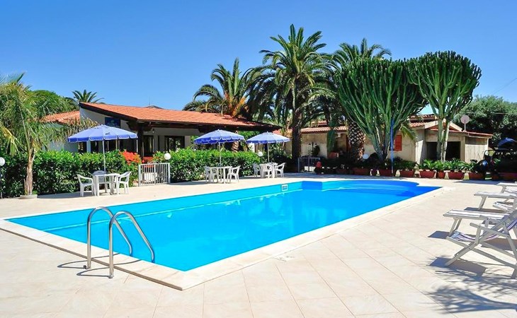 Schöne Ferienwohnung in Ricadi mit Swimmingpool 1