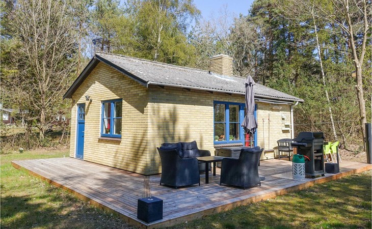 2 bedroom gorgeous home in Aakirkeby 1